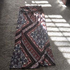 Apt 9 maxi skirt multi color line new condition  sz xl